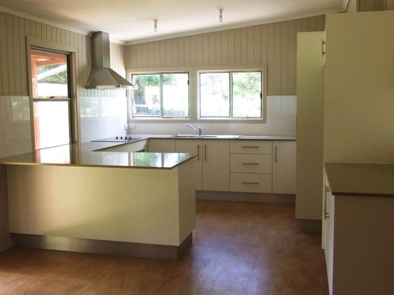 3861 Esk-Hampton Road, Ravensbourne QLD 4352