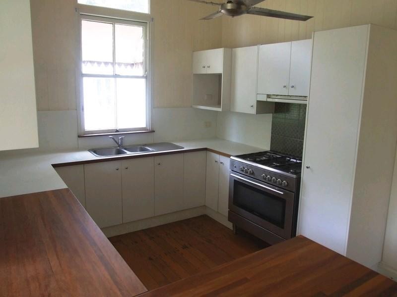 7 Creek Street, Crows Nest QLD 4355