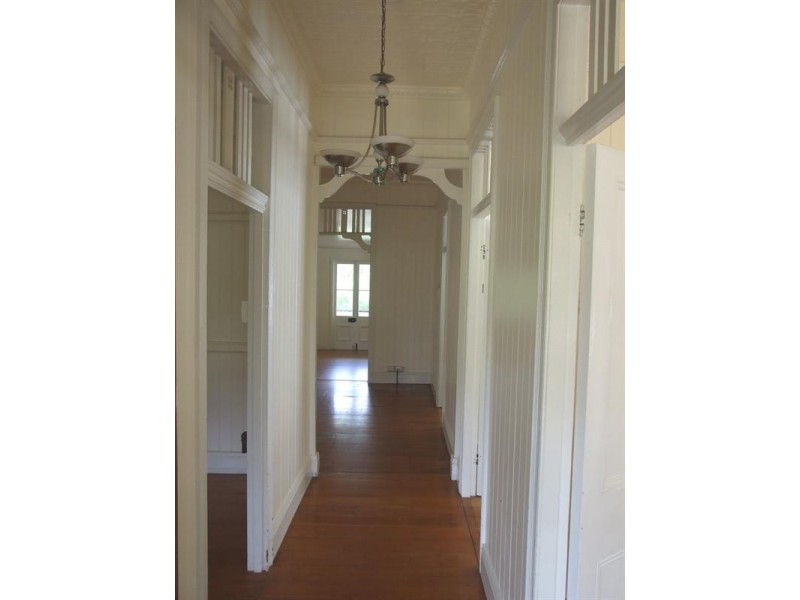 7 Creek Street, Crows Nest QLD 4355