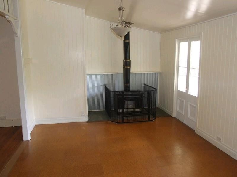 7 Creek Street, Crows Nest QLD 4355