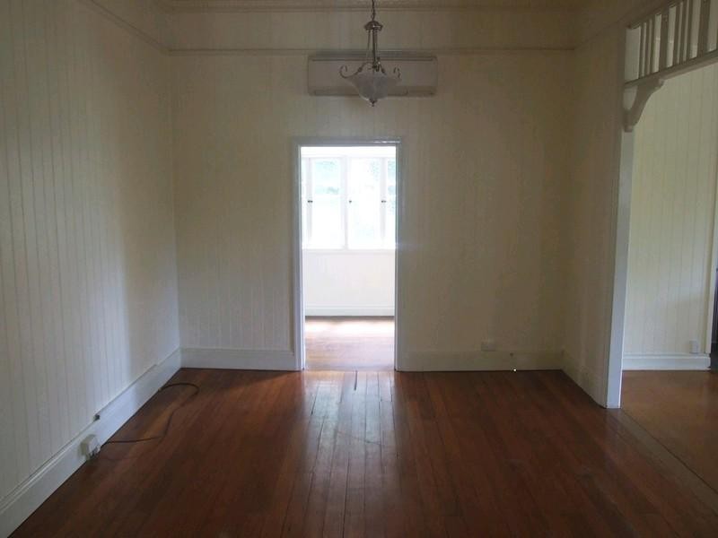 7 Creek Street, Crows Nest QLD 4355