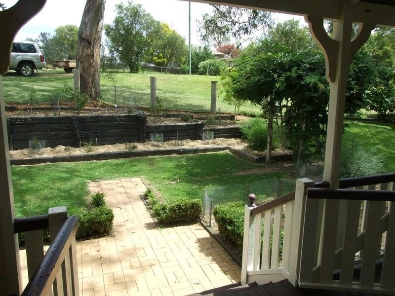 7 Creek Street, Crows Nest QLD 4355