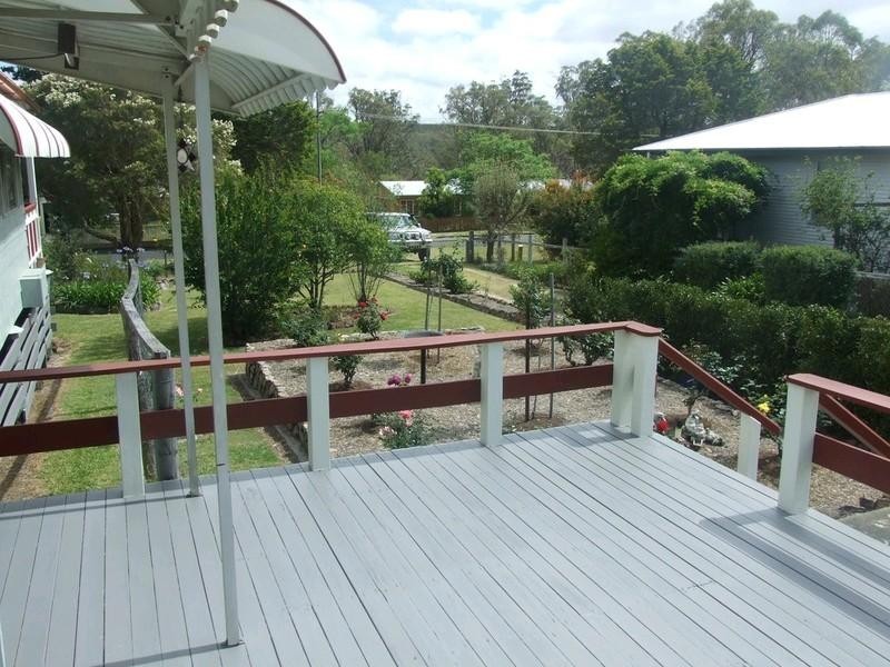 3 Albert Street, Crows Nest QLD 4355