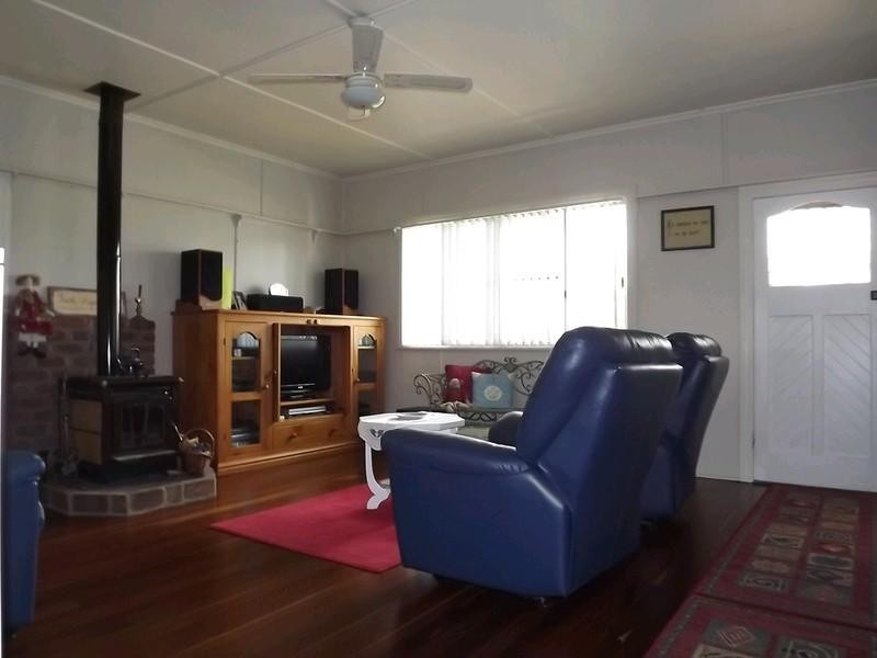 32 James Street, Crows Nest QLD 4355