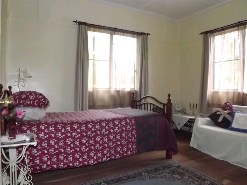 32 James Street, Crows Nest QLD 4355