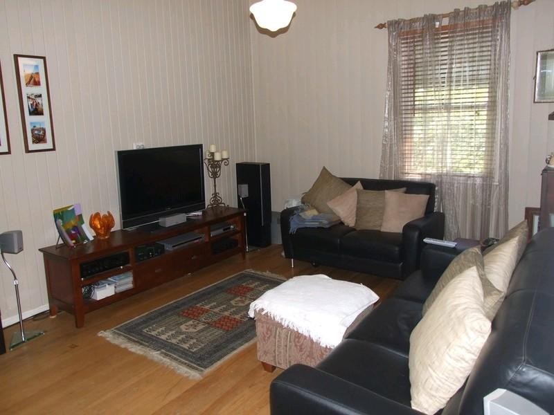 34 South Street, Crows Nest QLD 4355