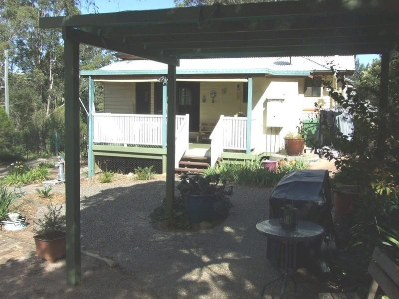 2 Blinco Street, Crows Nest QLD 4355