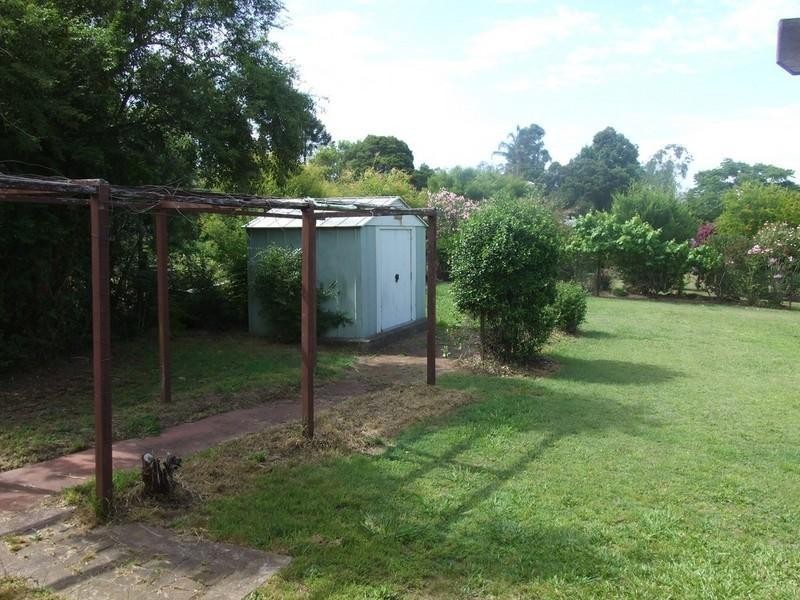 37 South Street, Crows Nest QLD 4355