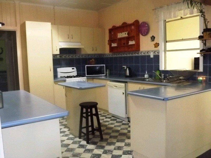 32 South Street, Crows Nest QLD 4355