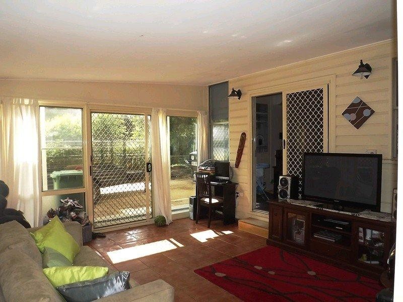 32 South Street, Crows Nest QLD 4355