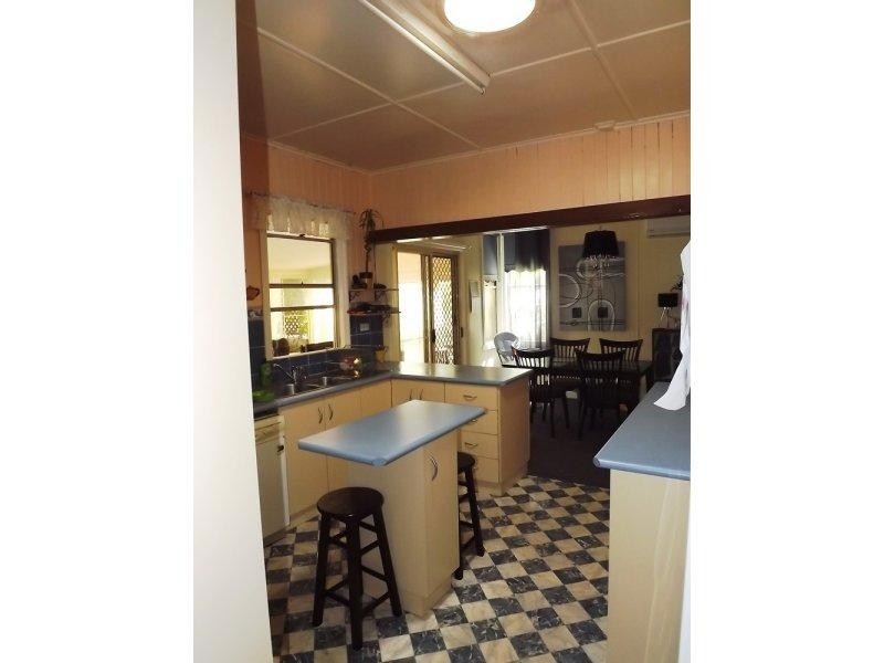 32 South Street, Crows Nest QLD 4355