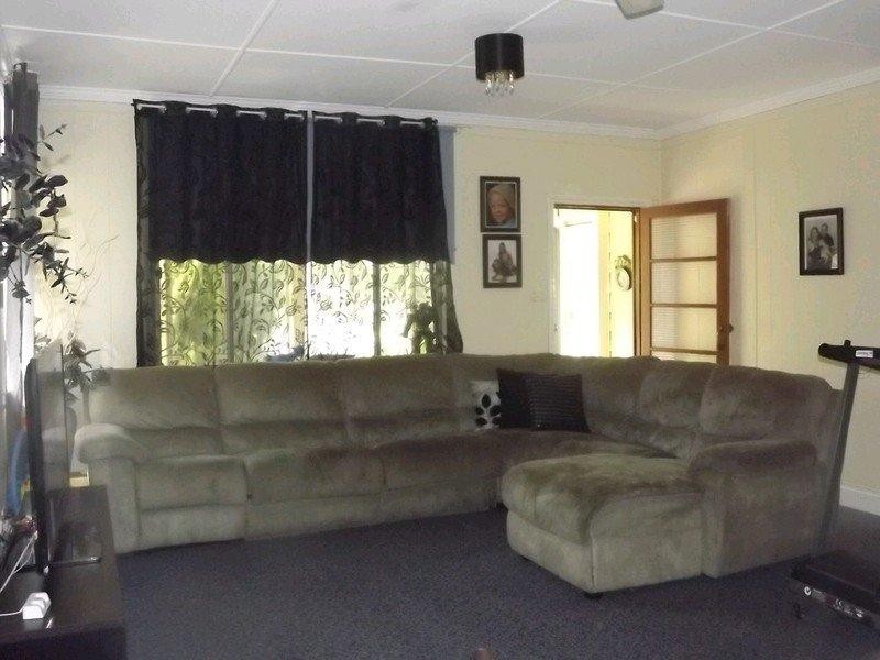 32 South Street, Crows Nest QLD 4355