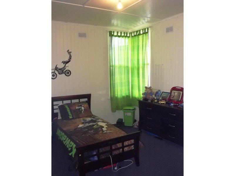 32 South Street, Crows Nest QLD 4355