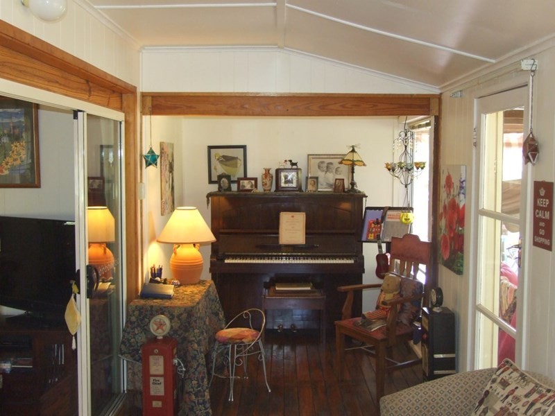 6 Short Street, Crows Nest QLD 4355