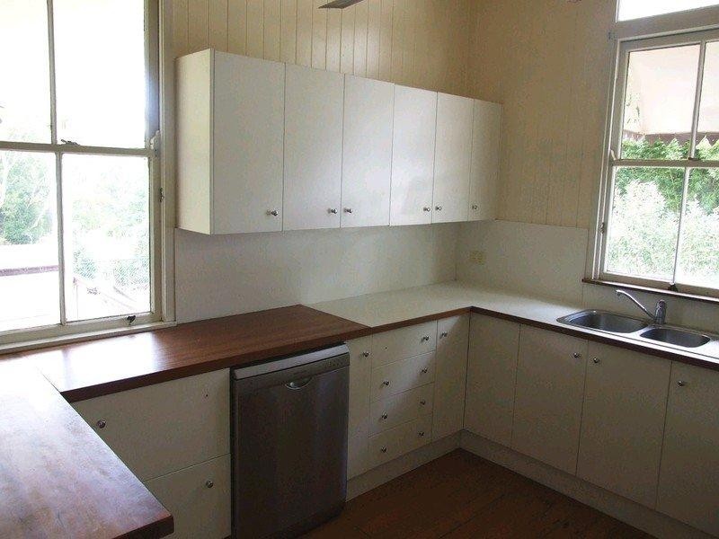 7 Creek Street, Crows Nest QLD 4355