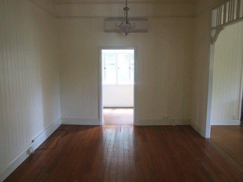 7 Creek Street, Crows Nest QLD 4355