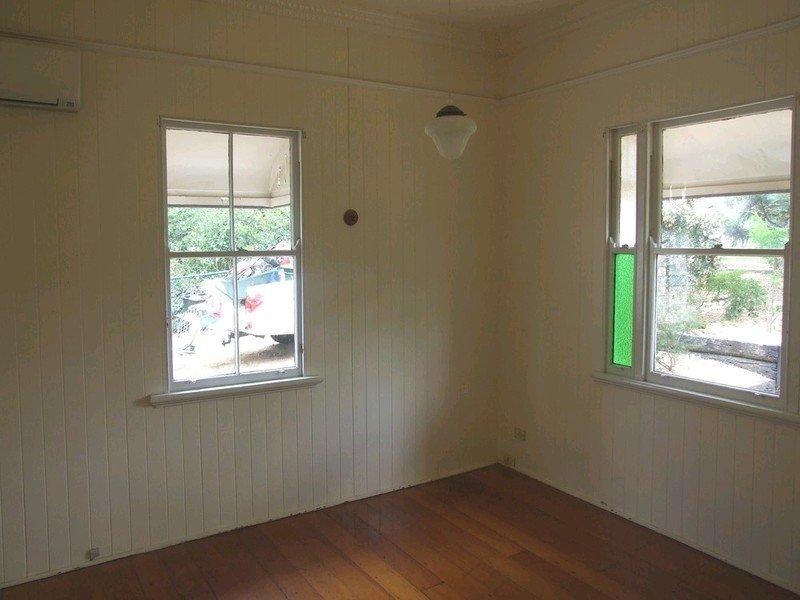 7 Creek Street, Crows Nest QLD 4355