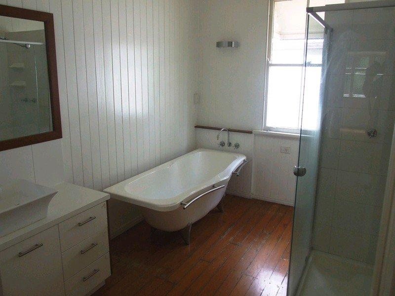 7 Creek Street, Crows Nest QLD 4355