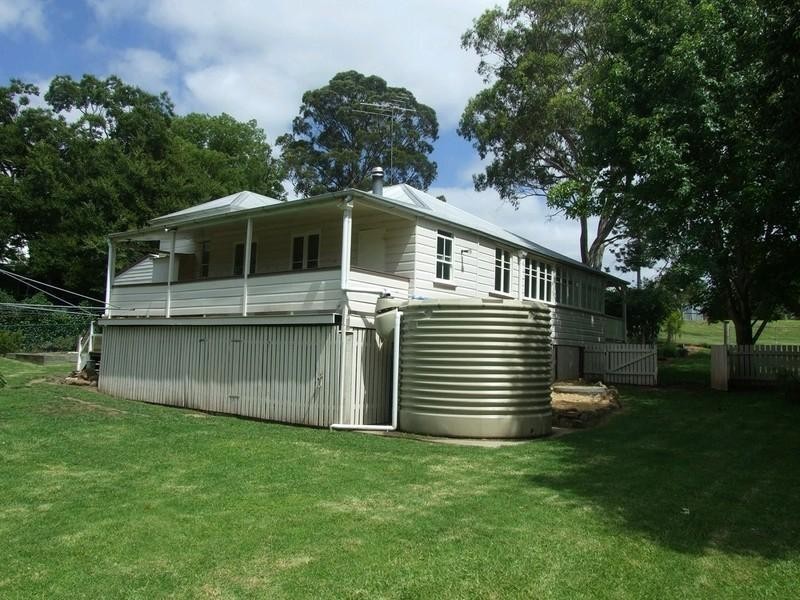 7 Creek Street, Crows Nest QLD 4355