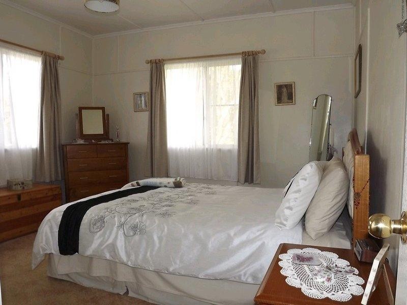 32 James Street, Crows Nest QLD 4355