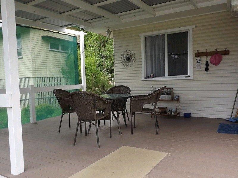 32 James Street, Crows Nest QLD 4355