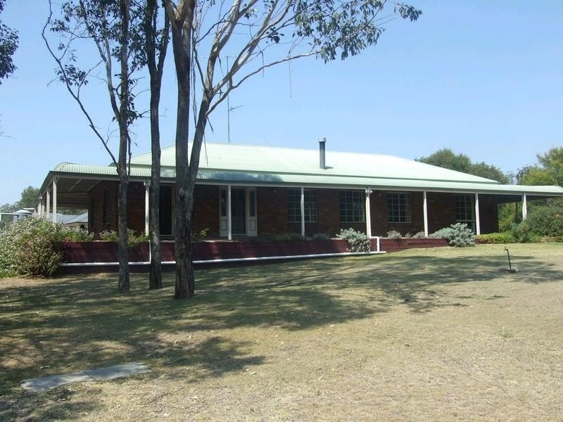 61 Albert Street, Crows Nest QLD 4355