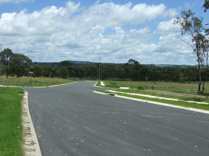 000 Parkland Estate, Crows Nest QLD 4355