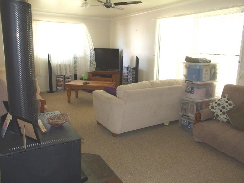 16 Gleeson Street, Crows Nest QLD 4355
