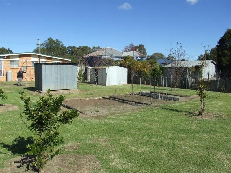 8 Nolan Street, Crows Nest QLD 4355