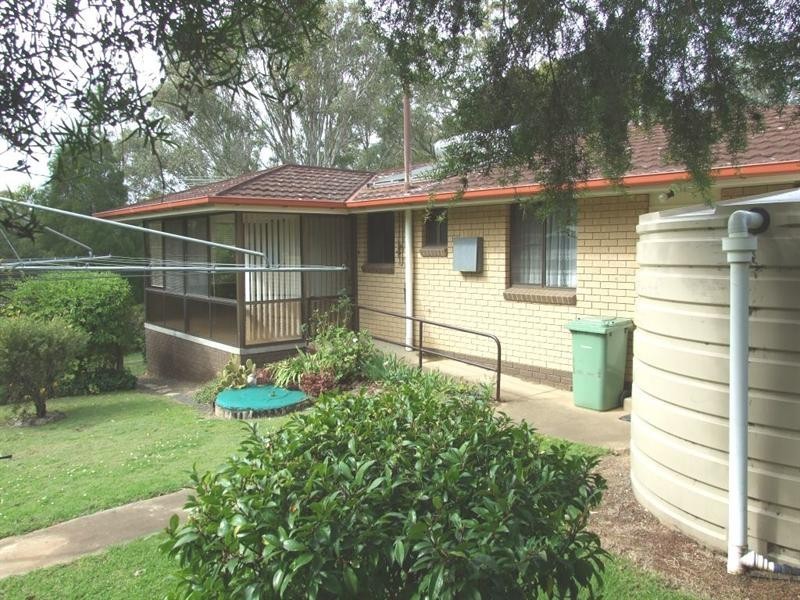 2 Junction Street, Crows Nest QLD 4355