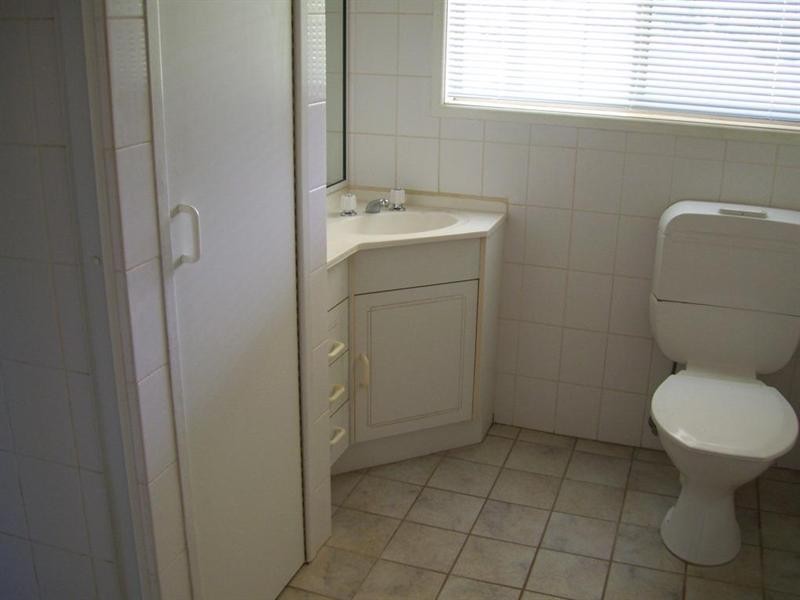 16 Post Office Road, Ravensbourne QLD 4352