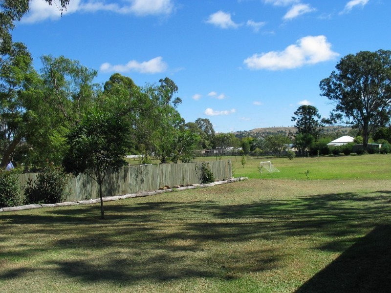26 South Street, Crows Nest QLD 4355