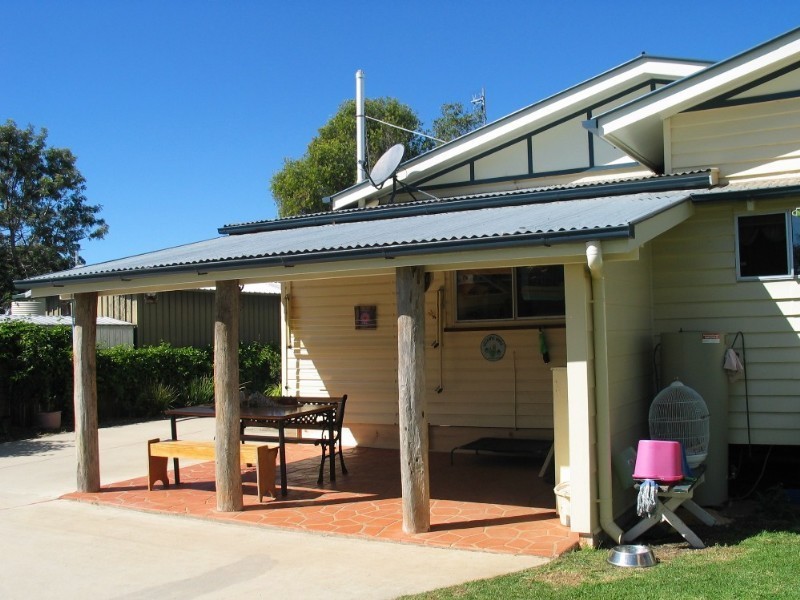 26 South Street, Crows Nest QLD 4355