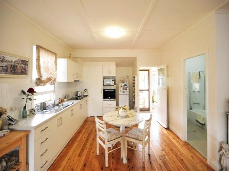 1/12a Creek Steet, Crows Nest QLD 4355