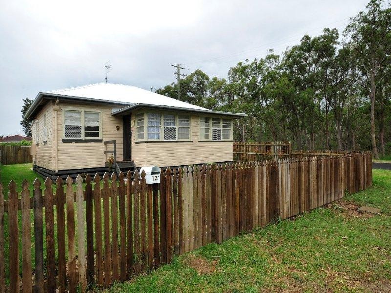 1/12a Creek Steet, Crows Nest QLD 4355