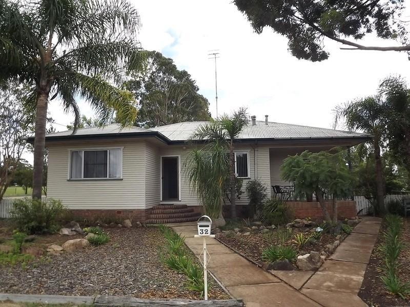 32 James Street, Crows Nest QLD 4355