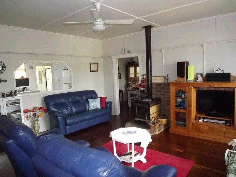 32 James Street, Crows Nest QLD 4355