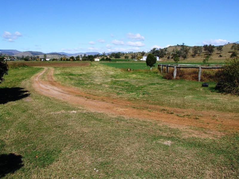 476 Mt Sylvia Road, Upper Tenthill QLD 4343