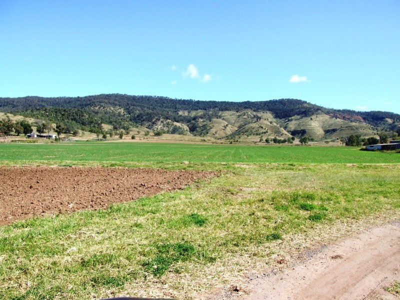 476 Mt Sylvia Road, Upper Tenthill QLD 4343