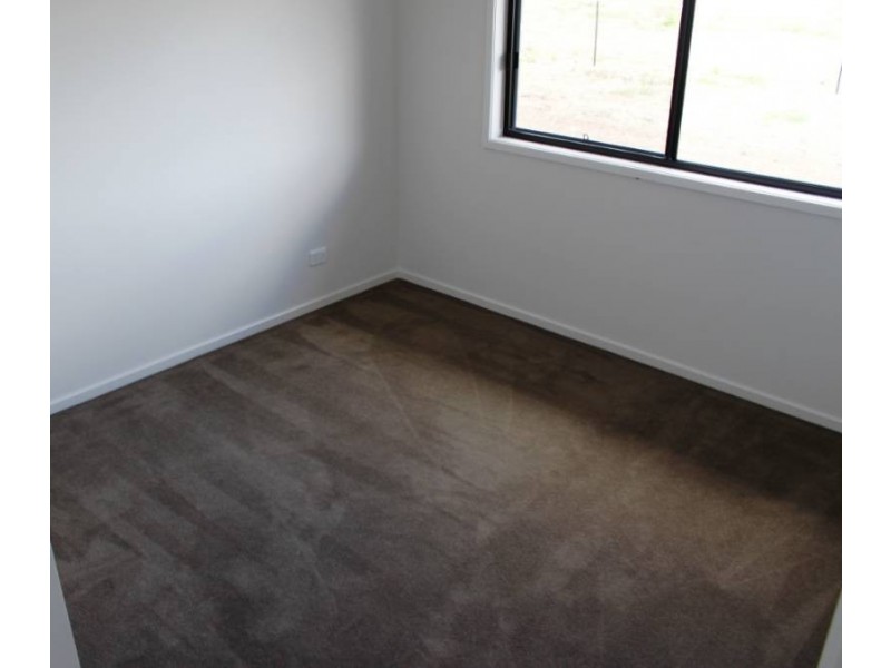 11 Railway Street, Grantham QLD 4347