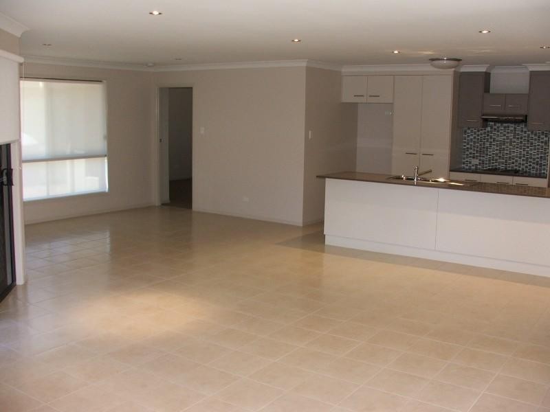 27 Raymont Crescent, Gatton QLD 4343