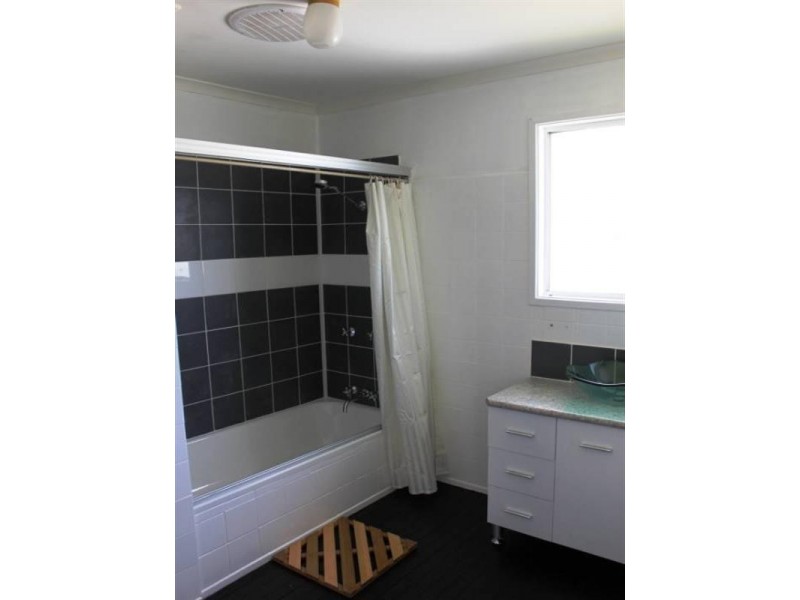 7 Douglas Avenue, Laidley QLD 4341