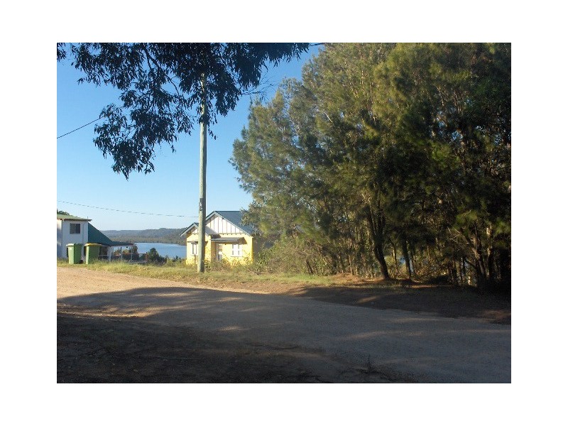 25 Leichhardt Terrace, Russell Island QLD 4184