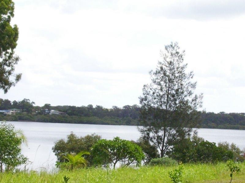 14 Thompson Esplanade, Russell Island QLD 4184