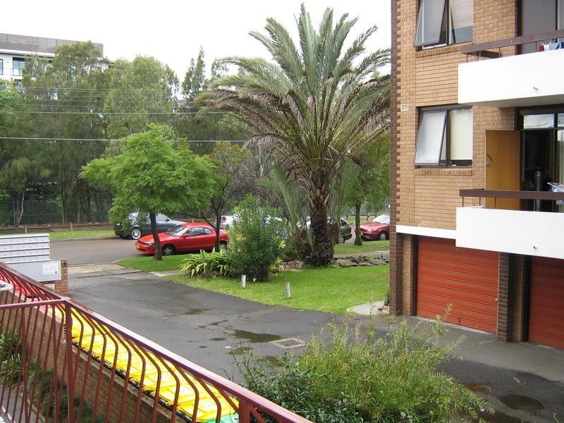 2/10 Bank Street, Meadowbank NSW 2114