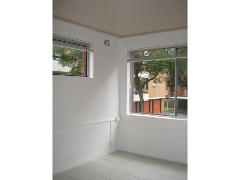 2/10 Bank Street, Meadowbank NSW 2114