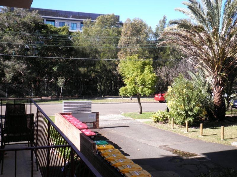 2/10 Bank Street, Meadowbank NSW 2114