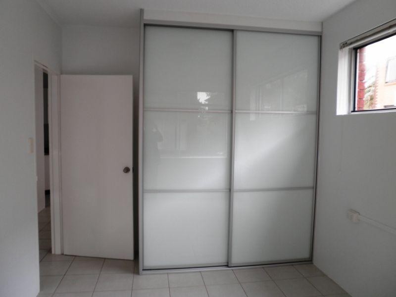 2/10 Bank Street, Meadowbank NSW 2114