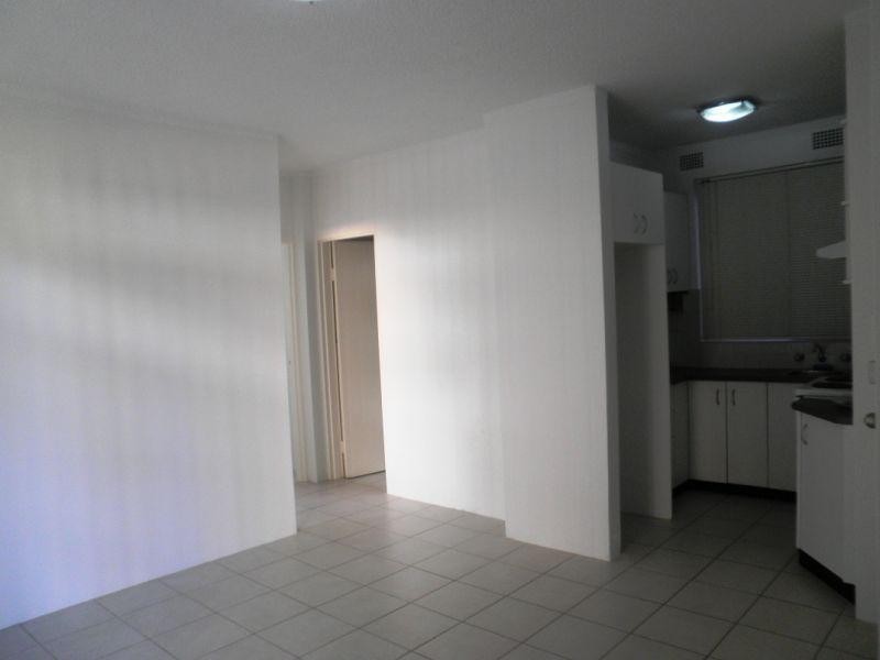 2/10 Bank Street, Meadowbank NSW 2114