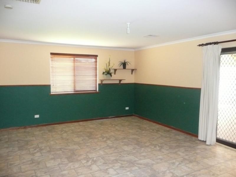 18 Raner Avenue, Parafield Gardens SA 5107